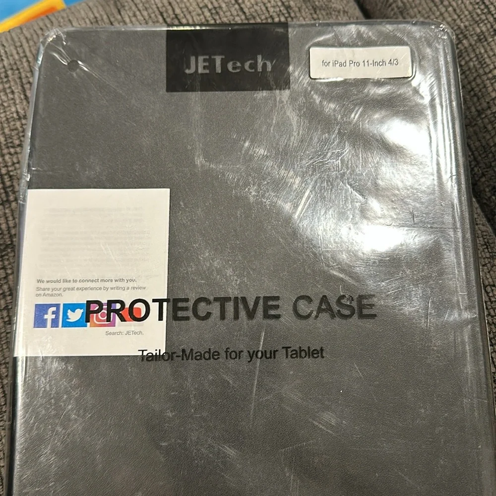 NWT Protective case for iPad Pro 11 inch 3/4